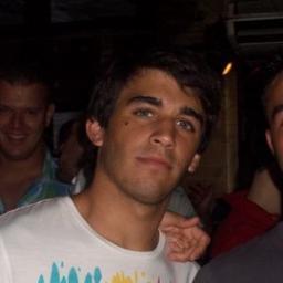 Chico apasionado del deporte al que le gusta disfrutar y hablar con la gente sobre todo tipo de temas.