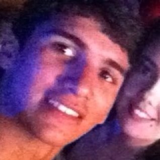 21 anos, Direito na Unicap. Letras UFRPE. O leitor atento, o brincalhão exagerado, amigo de qualquer hora, não precisa bater na porta é só entrar.