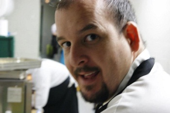 Cocinero murciano amante de la cocina tradicional al que le añade su toque contemporáneo.