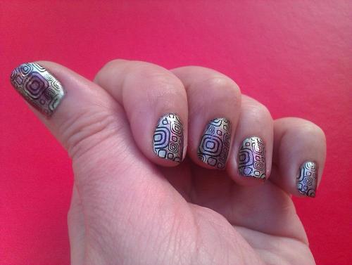 Soy Ana, una gran aficionada al Nail Art, las manualidades y la cocina. ¿Te apetece que compartamos algunos truquillos?