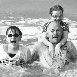 dotingdadphoto's profile picture. Stoke Newington based kids and family photographer Daniel Halpin. Instagram/danielhalpin