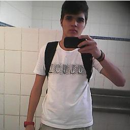 Eu sou meio pacata, às vezes impulsiva. Eu sou muito sensata, às vezes emotiva.Eu sou um tanto chata, um tanto positiva. Louca de fato, complicadamente viva.