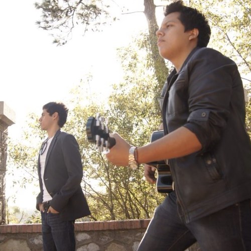 Somos @JorgeGalvanSVA & @ErickMarquezSVA
Músicos Regios.
Nuestro Demo AQUÍ http://t.co/9w2Q3ga2 
En Marzo nuestro primer material oficial.