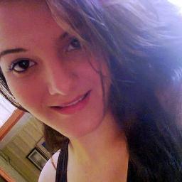 Levo um sorriso no rosto e mil segredos no coração *-*