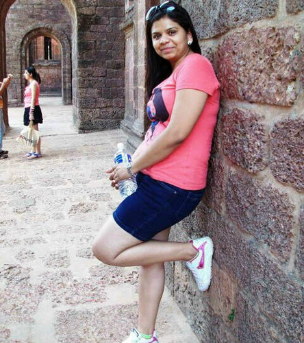 Well,,i m very frank girl,,,,,,n i like same kind of people,,i hate liars. love to see movies,,,