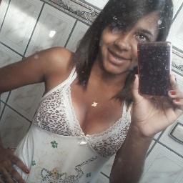 Sou como você me vê. Posso ser leve como uma brisa ou forte como uma ventania,
 Depende de quando e como você me vê passar.