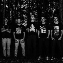 Banda independente de metalcore. Cinco integrantes, várias ideias e um só objetivo.
Ouça a Single Sistema e nos fale o que achou -  https://t.co/CxszDel2Sc