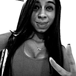 Sou a Amanda, ;; uma menina, que sabe lidar com todas as coisa, bagunceira, alegra, toureira,amo chocolate ;..... quer saber mais? Follow (: