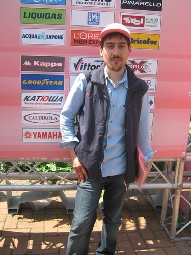 Dottorando di Ricerca, giornalista sportivo, prof di Matematica, cronometrista. Per ora direi che possa bastare...:)