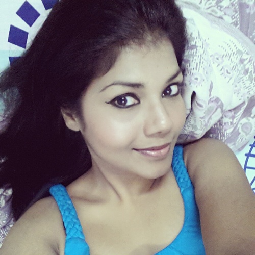 im made outta sugar,spice and evrythg nice..accordin 2 myself;) coffee's my biggest weakness and chocolates r my biggest turn on;) and i luv dawgs!!