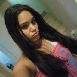 Aquela menina que sonha com os pés no chão;a menininha com jeitinho de boazinha mas que nao é bobinha.A menina de poucos colegas e muitos amigos.