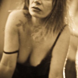 little, fun, cheeky, full of nonsense! never cut a sister down! I love to skateboard, surf, dance, smile and laugh out loud. Beware I am reborn ;)
