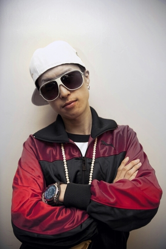 元SUITE ROOM DJ'sのDJ MONAです！全国で胸キュン、キャッチーMIX !!MUSIC COOKIN 'シリーズを手掛けてました。 都内各地のイベントで奮闘中！ 実はSOUL好き☆ 趣味でよく着物を着て出掛けてます。最近は登山、フィギュア集めも楽しんでいます^ ^よろしくです♪