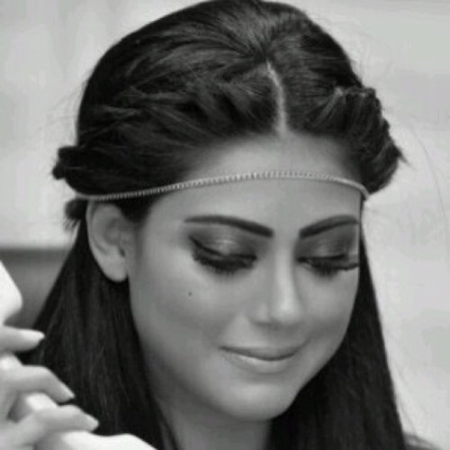 آنثى, مزاجيه ,وفي نظرتي الف حكايه , امتلك قلب ذبحهه الكبرياء ,,ف تبلد . .♥