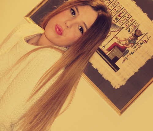 sevillana,estudiante de educacion infantil, adicta a las compras,muy feliz con mi vida y todas las personas que forman parte de ella.