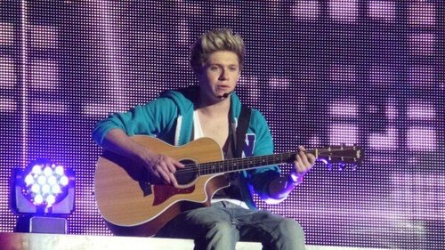 Hi, I`m 18,  very crazy and a good friend from @Jessy_Love_1D :D I love singing and 1D too :D So that`s me, and u? :D