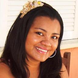 Nunca se deixe abalar pelo que os outros dizem! Você veio ao mundo para fazer a diferença e não p/ ser igual. Com a cabeça erguida e fé vou vivendo meus dias.