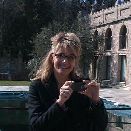 RomanaMonduzzi's profile picture. http://t.co/sc4XfbvJti
mi piace stare con persone che creano. non mi piace prendere gli aperitivi e mi piace fare sport.