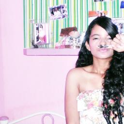 @joycinha_lima 15 anINHOS,santista, linda, sincera, elegante,maravilhosa, carinhosa, sister da@jessykaRebeca e miguxa da @MarilinhaLima1 e FC da irmã @FcJessyka