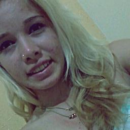 14 anos , Capricornio  , Não ligo para o que falam ou pensam de mim, pois ninguem inveja o feio e ninguem odeia o Fraco ;*