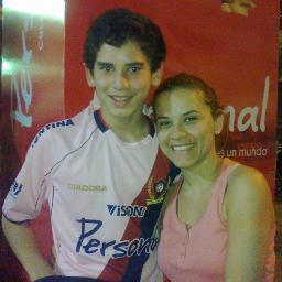 :) Ser feliz :) nadar *-* y comer :3