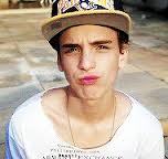 FC Dedicado ao mais lindo e jovem Colirio da Capricho... Criado por @Isa_Hatakeeyama sua melhor fã que faz aniversário dia 6/02 Junto com eleeee!!