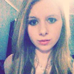 Lara Annalena / 18 / Belgium