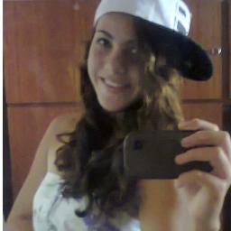 Sou complexa, sou mistura, sou mulher com cara de menina... E vice-versa. Me perco, me procuro e me acho. E quando necessário,enlouqueço e deixo rolar