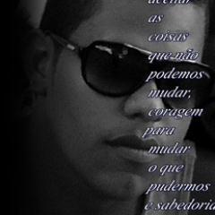 Os homens 
pensam que possuem uma mente, 
mas é a mente que os possui
 Há pessoas que amam o poder, 
e outras 
que tem o poder de amar