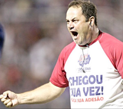 Treinador do maior da Paraiba. TREZEFC, chefe do gringo e campeao Brasileiro pelo Fluminense. Fake? Como diz o Gringo, pero que si, pero que no, si?!
