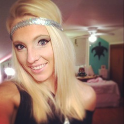 GloriaTooth's profile picture. 