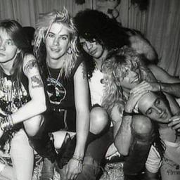 izzy_neri's profile picture. 