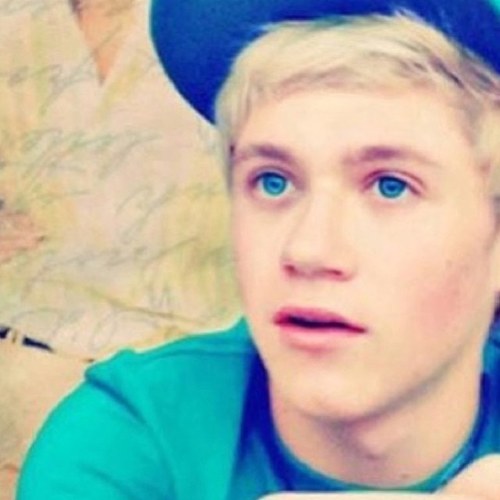 I violently strum nialls guitar❤