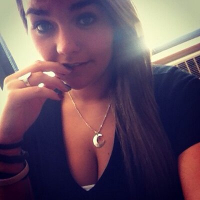 Profile Picture of Mel (@lanie_white) on Twitter