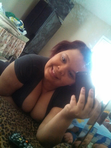 light skin short,dnt take alot of shit from any one.