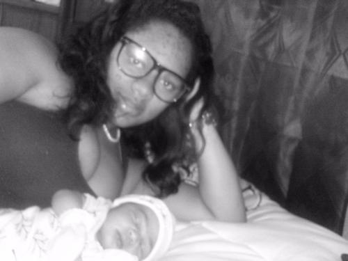 KyLie & Kayli ... 3 singleeMother  , Proud Mother  , followMe ✌