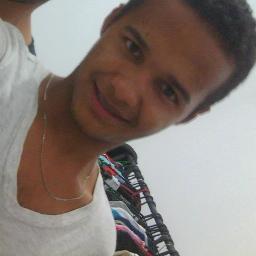 sou um menino que ainda sonha em viver em um paraiso!