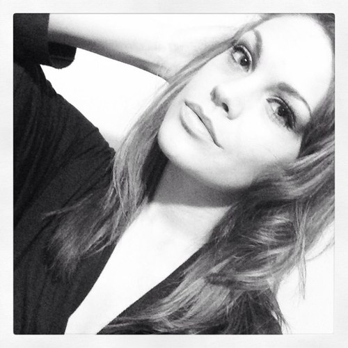 Single mom, U.S. Navy Veteran, believer in Jesus and miracles. Live to love and laugh! Happiness is contagious!
