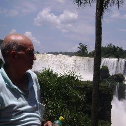 60 y tantos,, hipersocial con relación ... y algo mas