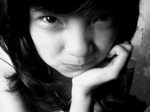 I don't have the perfect looks nor the awesome body. I may not be the richest girl nor the popular lady in the world. I'm just rose Simple girl yet so real ♥