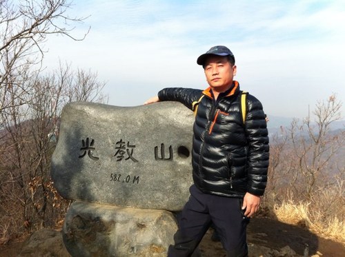 wellemperor's profile picture. 우리는 각자의 삶을 존중하며 살아갈 권리가 있다!  
  나의 삶도,,,,,,,,열정! 배려, 혼자서 즐기기^_^ 
                
이글거리는 태양, 균형과 조화로운 삶, 
평온, 배려와 나눔의 열정이 전염병처럼 번지는 삶, 지역사회, 우리나라를 꿈꾸며^_^. 
호천ㅇㅣ