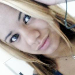 Sem muitoo oqe dizer . Simples sincera e delicada . Faça- me chorar com a pior mentira mas nao me faça rir com a melhor mentira .  . .
