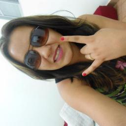 o que adianta eu dizer o que acho de mim se cada um tem seu conceito..
digo que sou complicada mas tbm amiga..um grande defeito ser sincera ...bjs lucy3...*--*