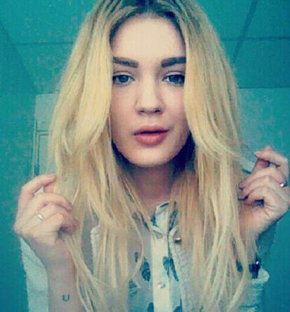 Im tired of trying, sick of crying, yes im smiling but inside im dying.♡