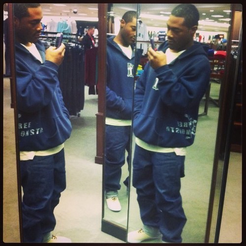 living life , dream chasing, its all I can do... just follow n keep up