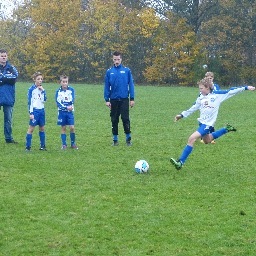 voetbal//gamen//zus ieriteren//verliefd//