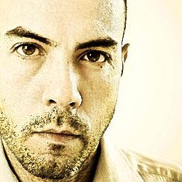 Escribo cine, teatro, cuentos... y a veces los interpreto.