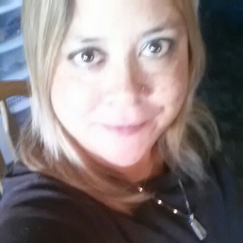 Daughter of the KING! Love for God, family, music, prayer, bible, serving others through Christ, laughing, & much more. Enjoy cooking,shopping,concerts,LIVING!