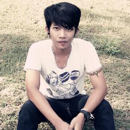 ชอบเล่น กีต้าร์ และ ร้องเพลง