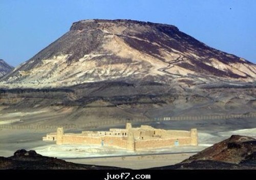 اللهم لا تبتلينا بعيب كرهناه بغيرنا ولا تبدل علينا الحال إلا بأحسن منه يا كريم